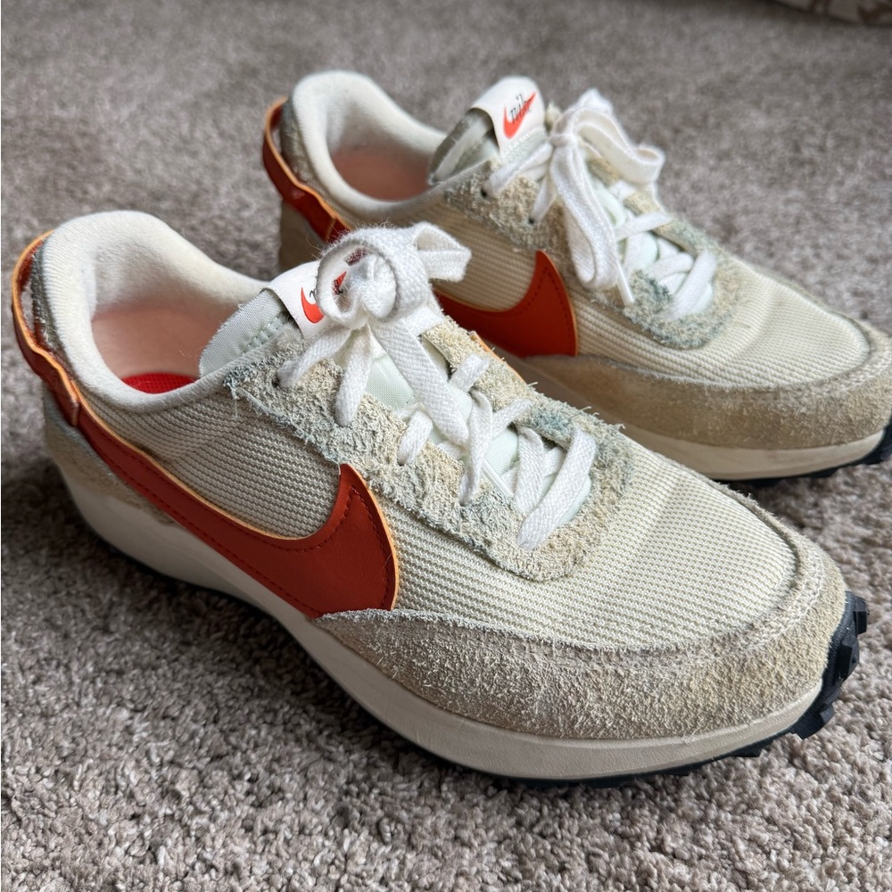 NIKE WAFFLE DEBUT VINTAGE WOMEN'S SHOES